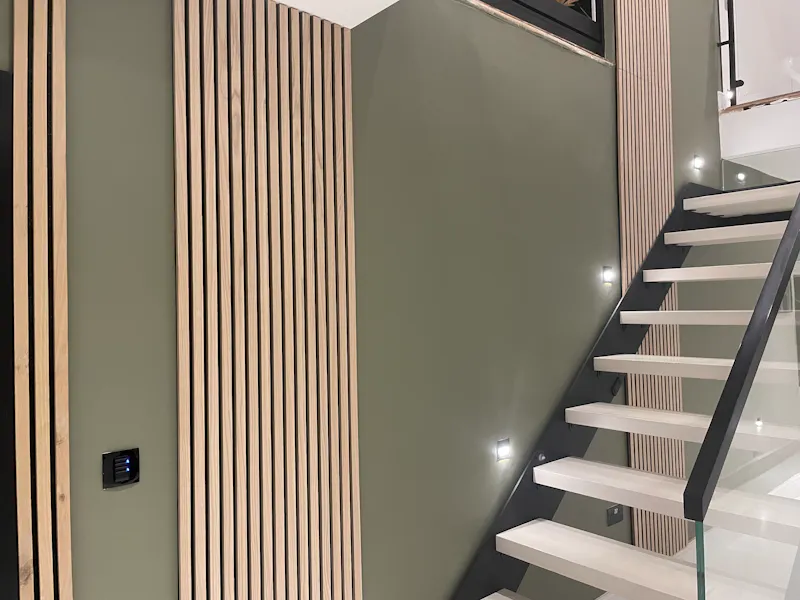 Staircase at Modern Millbrook house, K471 (photo 20)
