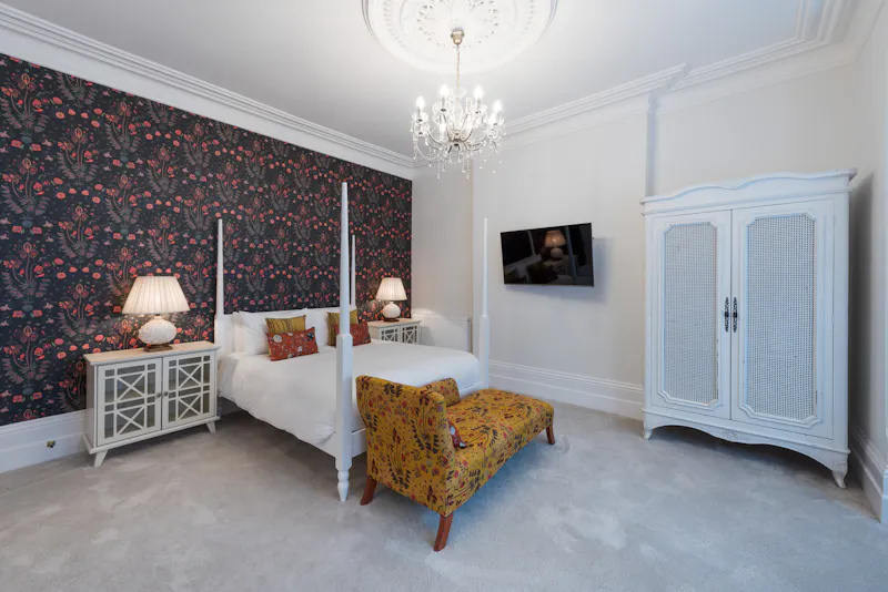 Bedroom at Fratton Georgian house, A1587 (photo 14)
