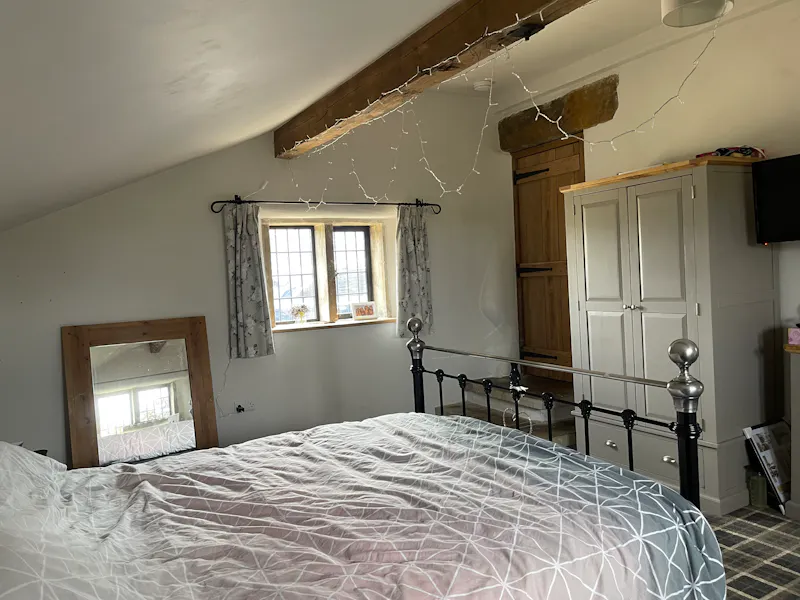 Bedroom at 17th Century Yeoman’s House, A1586 (photo 54)