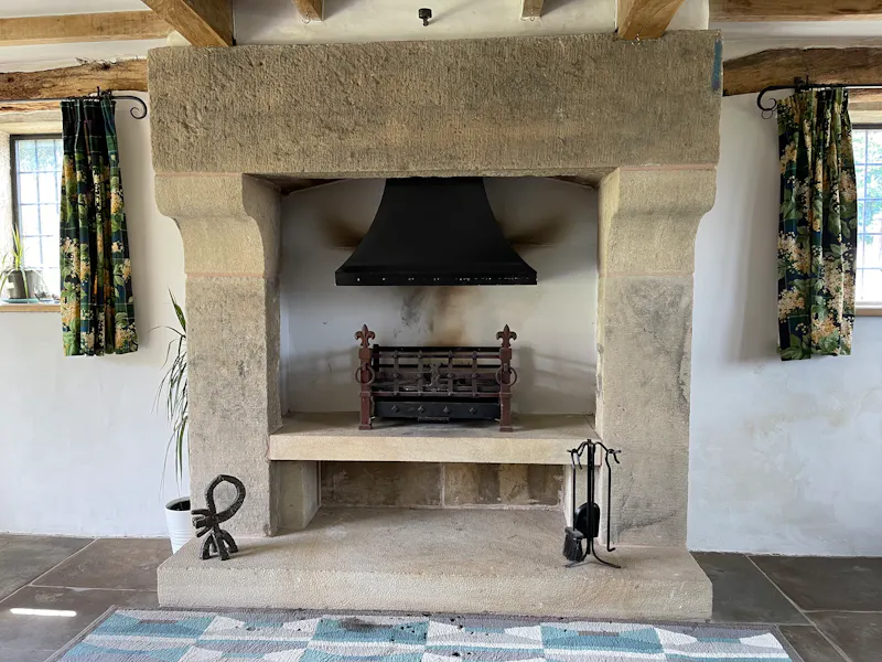 Fireplace at 17th Century Yeoman’s House, A1586 (photo 7)