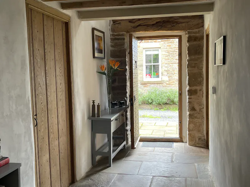 Entrance hall at 17th Century Yeoman’s House, A1586 (photo 80)