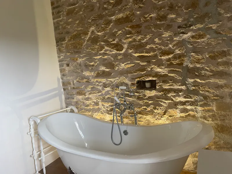 Bathroom at 17th Century Yeoman’s House, A1586 (photo 62)