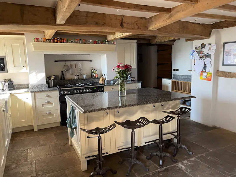Kitchen island at 17th Century Yeoman’s House, A1586 (photo 11)