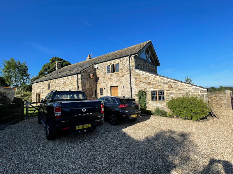 Driveway at 17th Century Yeoman’s House, A1586 (photo 107)