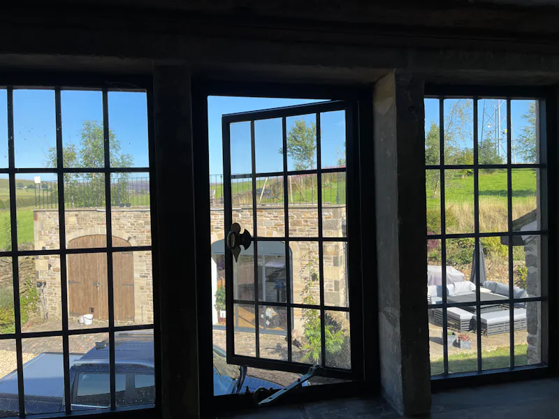 Crittall windows at 17th Century Yeoman’s House, A1586 (photo 77)