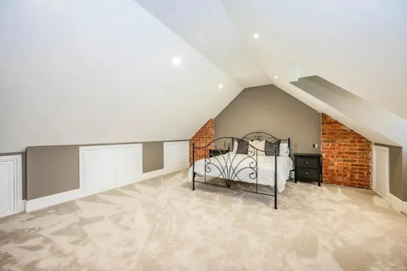Bedroom at Quiet Leatherhead Cul-De-Sac, D2665 (photo 12)