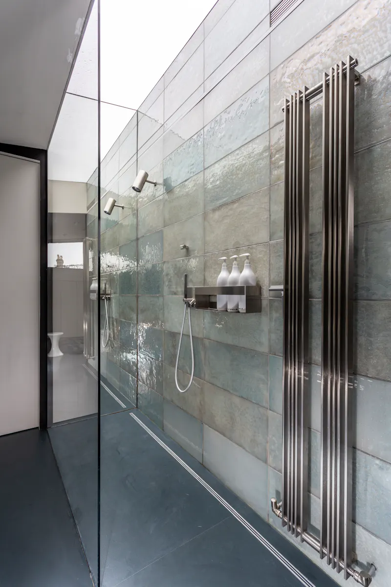 Shower at Ashby Mews Industrial, N518 (photo 19)