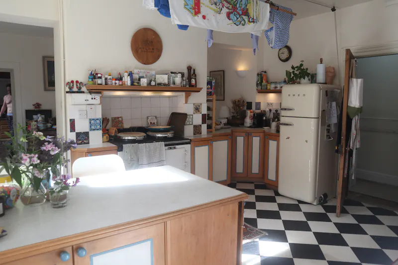 Kitchen island at Stocksfield Gothic house, B1996 (photo 27)
