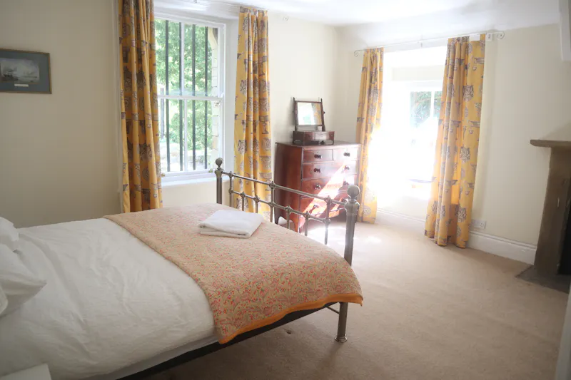 Bedroom at Stocksfield Gothic house, B1996 (photo 44)