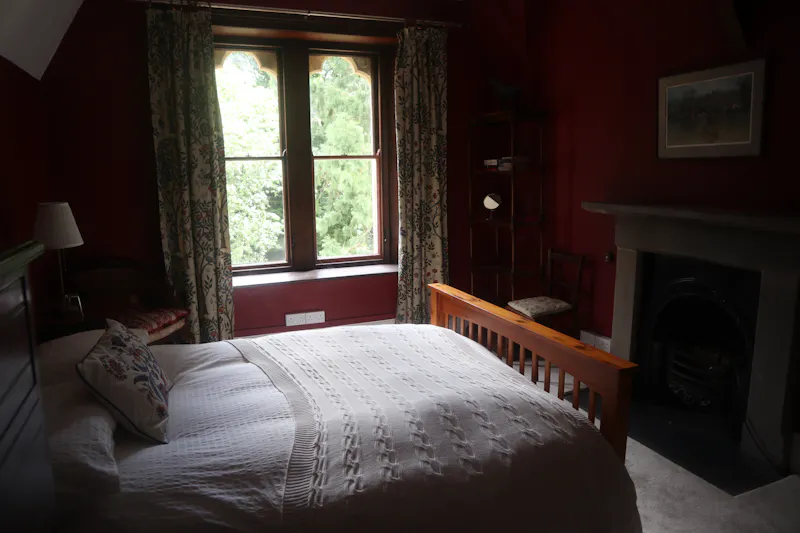 Bedroom at Stocksfield Gothic house, B1996 (photo 54)
