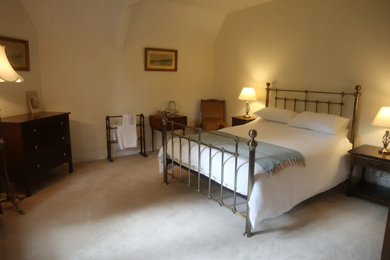 Bedroom at Stocksfield Gothic house, B1996 (photo 52)