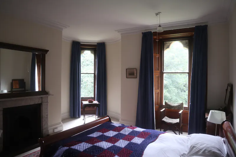 Bedroom at Stocksfield Gothic house, B1996 (photo 48)