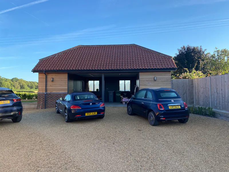 Driveway at Modern Norwich house, K467 (photo 15)