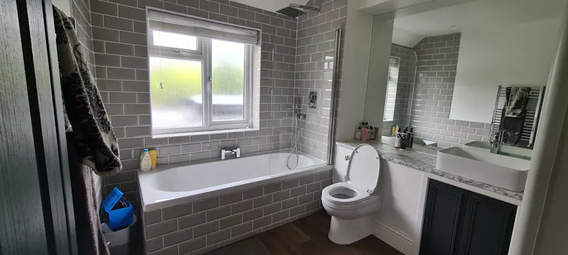 Bathroom at Quiet Leatherhead Cul-De-Sac, D2665 (photo 11)