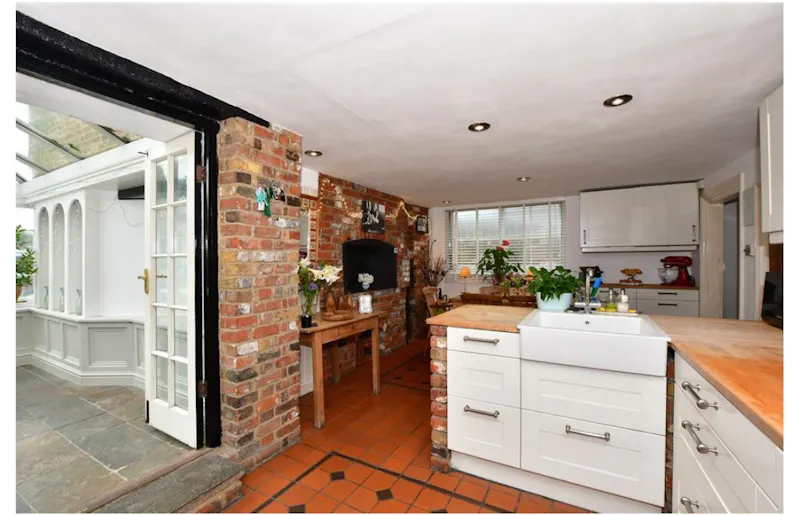 Rochester converted bakery, D2674 (photo 4)