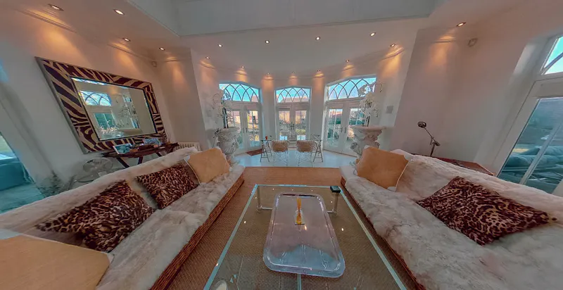 Open plan at Haywards Heath Victorian manor, B1997 (photo 9)