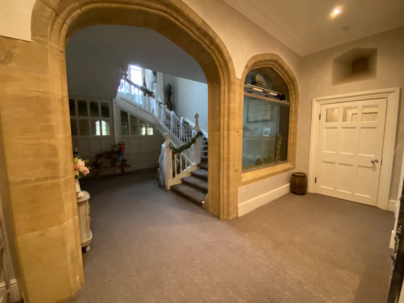 Entrance hall at Taunton Manor House, H1019 (photo 2)
