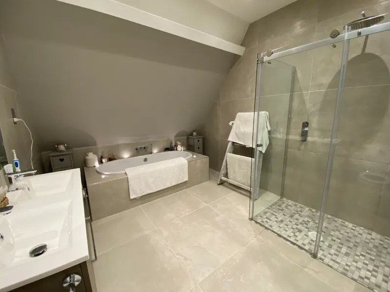 Bathroom at Taunton Manor House, H1019 (photo 34)