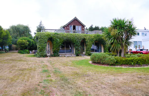 Bohemian Basildon pool house, D2671