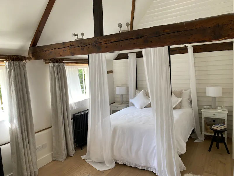 Bedroom at Georgian barn in Aldermaston , A1589 (photo 31)