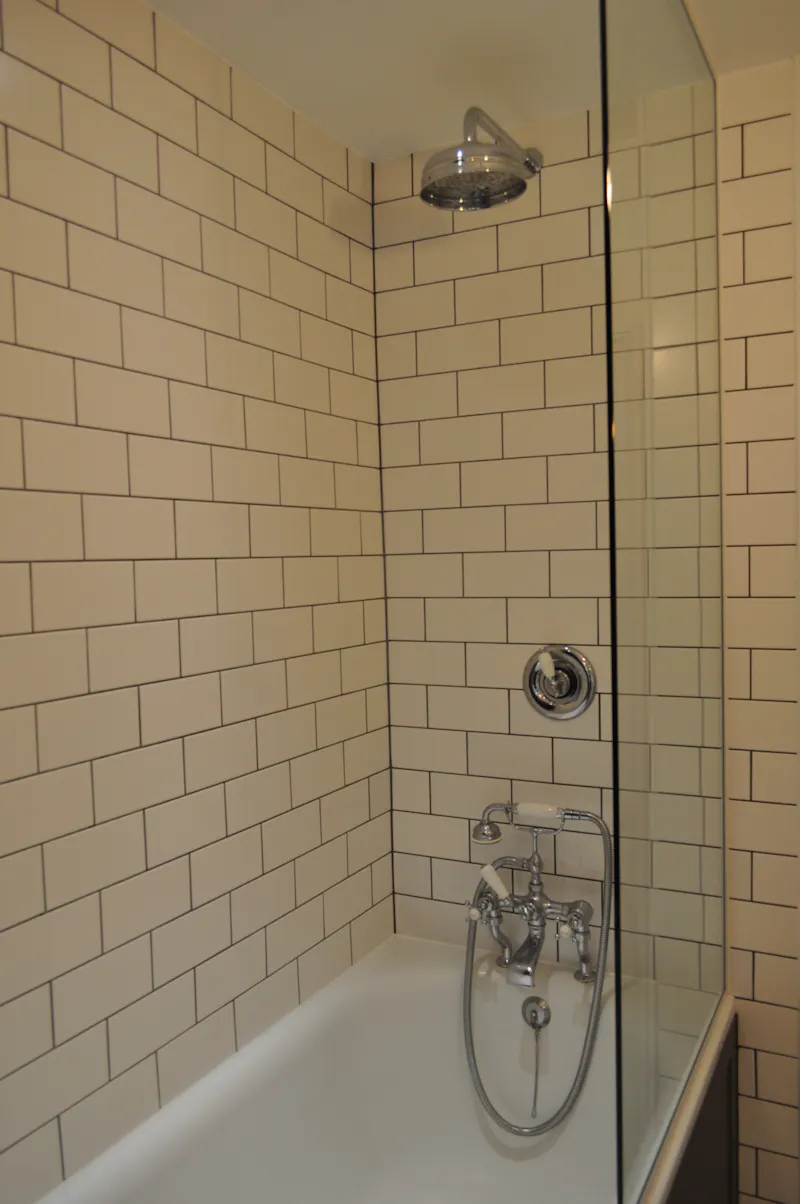 Shower at Woodford Edwardian house, E510 (photo 46)