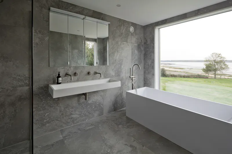 Bathroom at Award winning Harkstead house, K458 (photo 25)