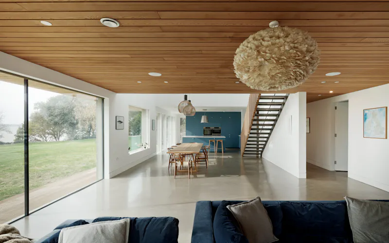 Open plan at Award winning Harkstead house, K458 (photo 7)