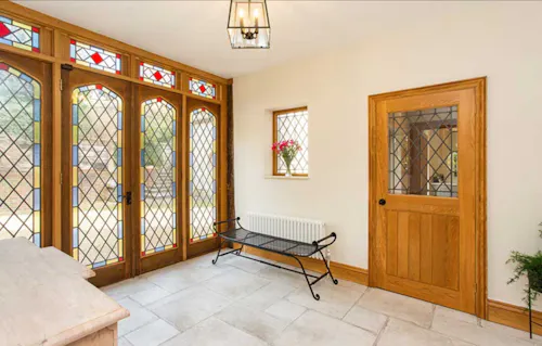 Caterham Country House, B2001