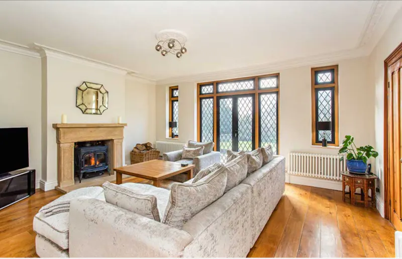 Living Room at Caterham Country House, B2001 (photo 3)