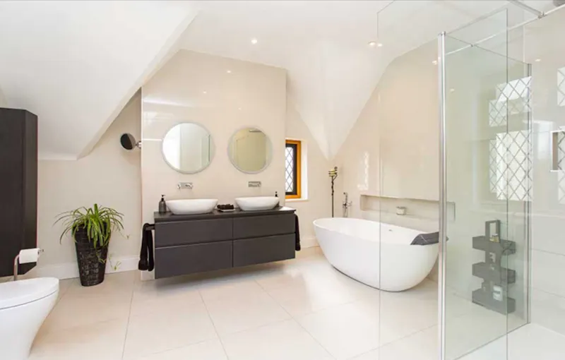Bath - rolltop at Caterham Country House, B2001 (photo 11)