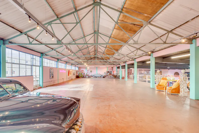 Open plan at Brentford disused car factory, N528 (photo 2)
