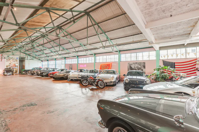 Brentford disused car factory, N528 (photo 5)