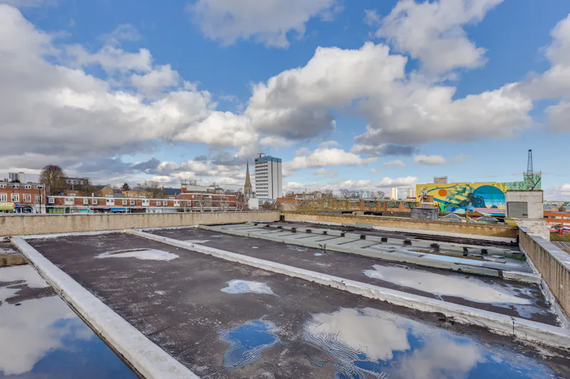 Views - city at Brentford disused car factory, N528 (photo 1)
