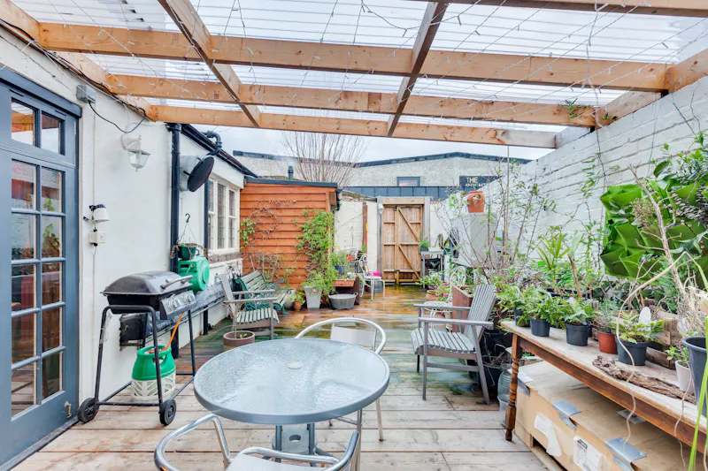 Garden at Brentford pub, R864 (photo 12)