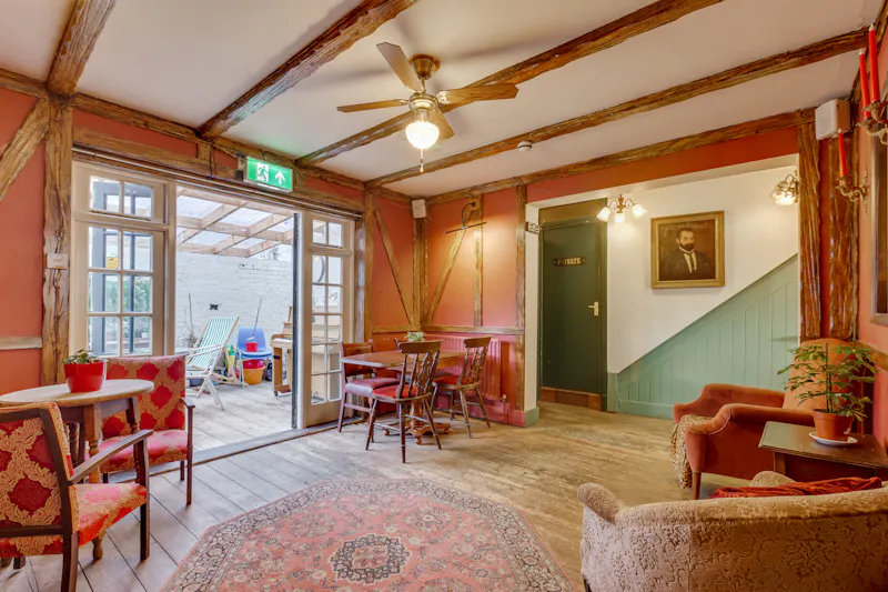 Sitting room at Brentford pub, R864 (photo 11)