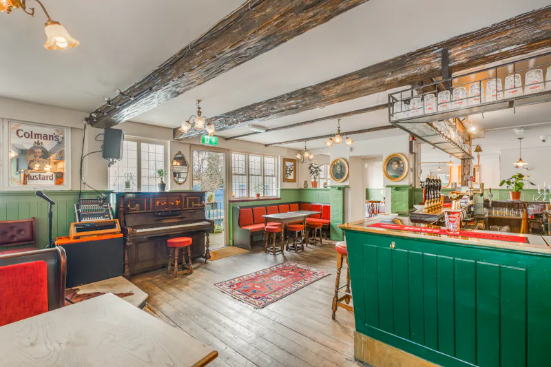 Brentford pub, R864 (photo 8)