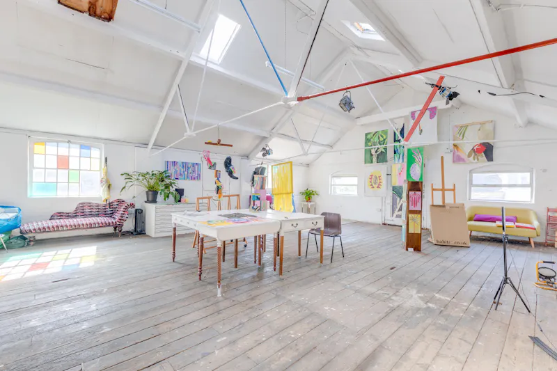 Studio at Versatile Brentford warehouse, Q153 (photo 14)