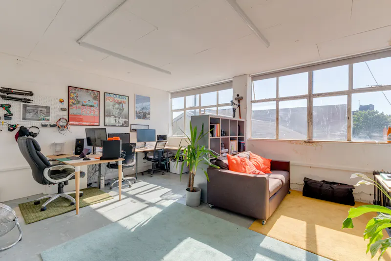 Office at Versatile Brentford warehouse, Q153 (photo 11)