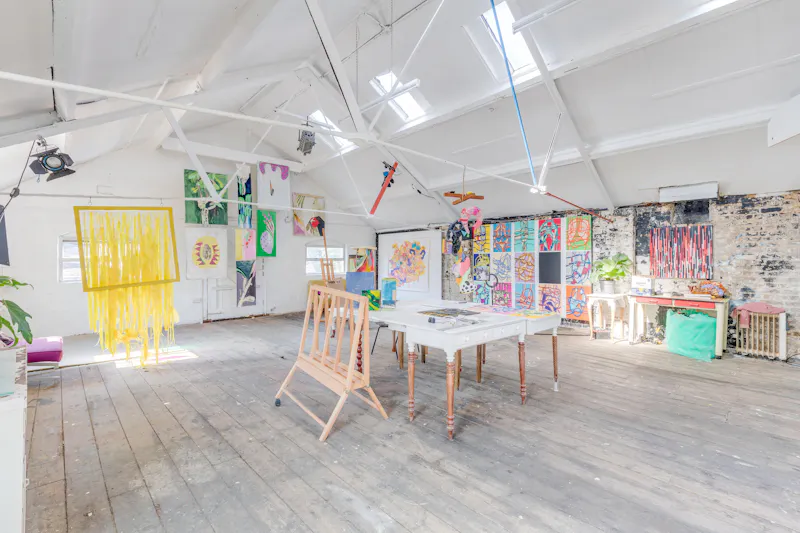 Drawing room at Versatile Brentford warehouse, Q153 (photo 15)