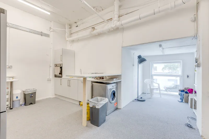 Kitchen at Versatile Brentford warehouse, Q153 (photo 6)