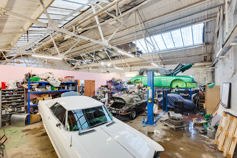 Versatile Brentford warehouse, Q153 (photo 29)