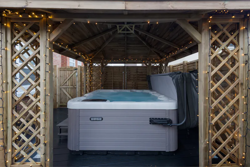 Jacuzzi at Fratton Georgian house, A1587 (photo 27)
