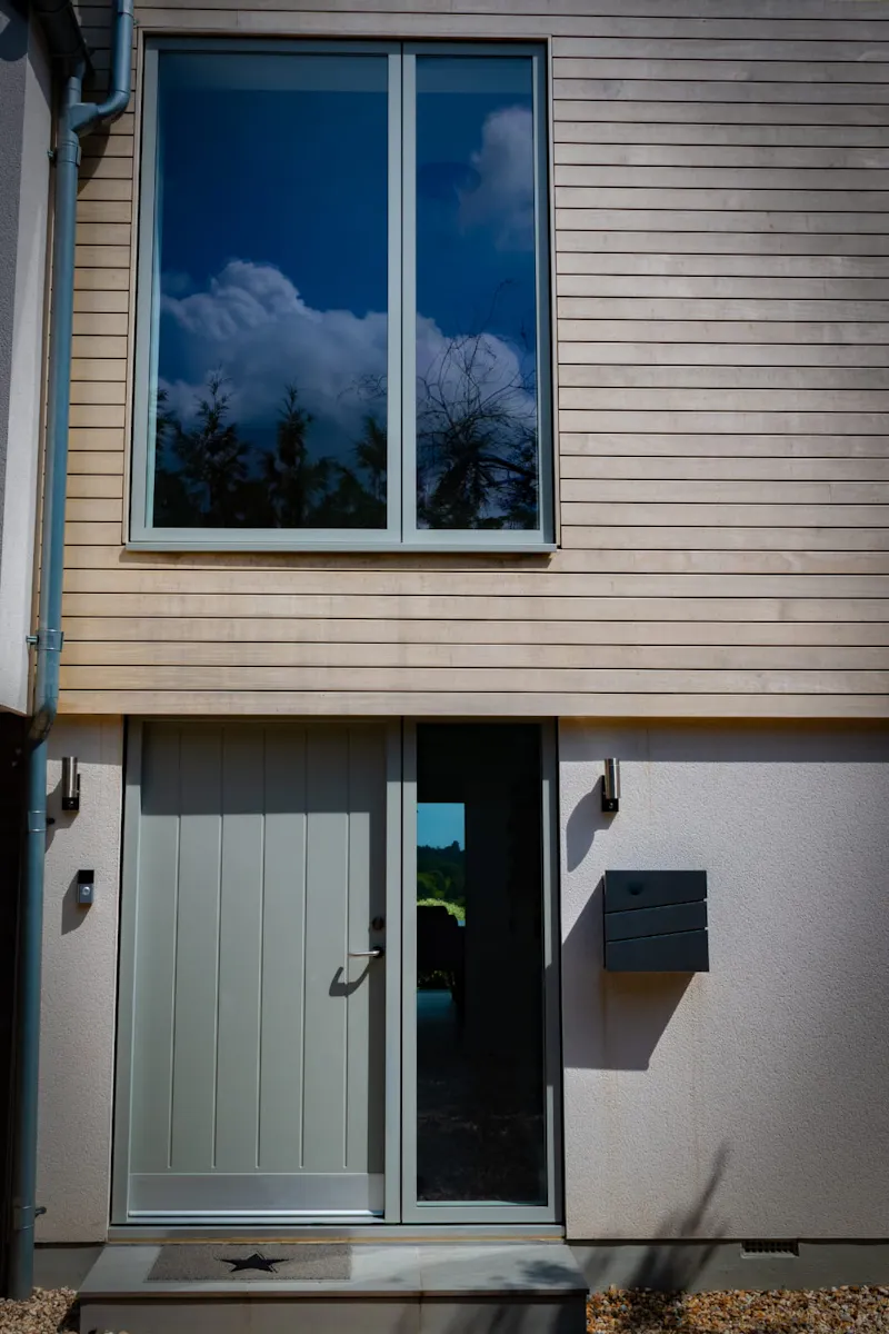 Light-Filled Haslemere  Home, D2682 (photo 36)