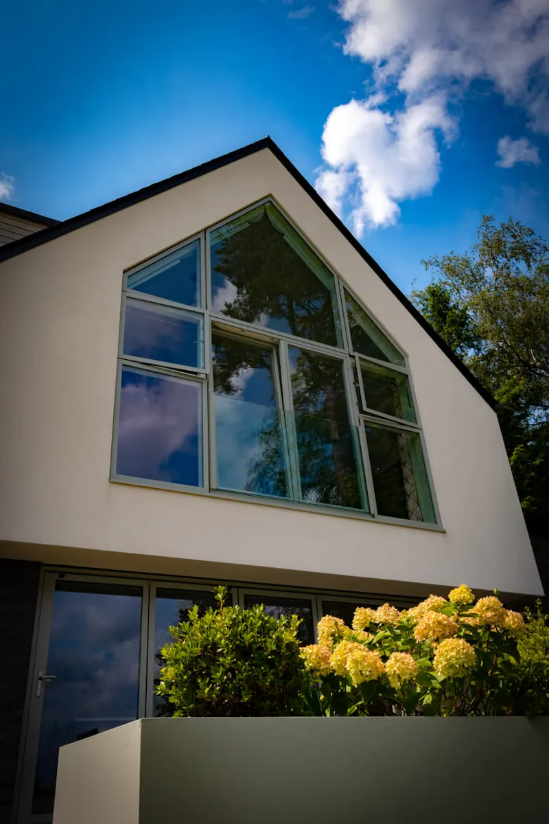 Light-Filled Haslemere  Home, D2682 (photo 39)
