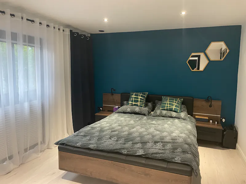 Bedroom at Modern Millbrook house, K471 (photo 40)