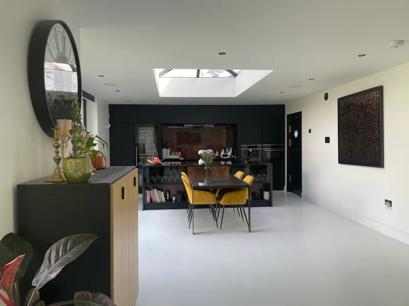 Open plan at Modern Millbrook house, K471 (photo 3)