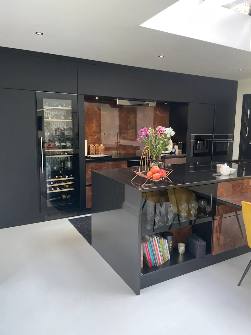 Kitchen island at Modern Millbrook house, K471 (photo 4)