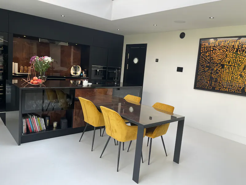 Kitchen at Modern Millbrook house, K471 (photo 5)