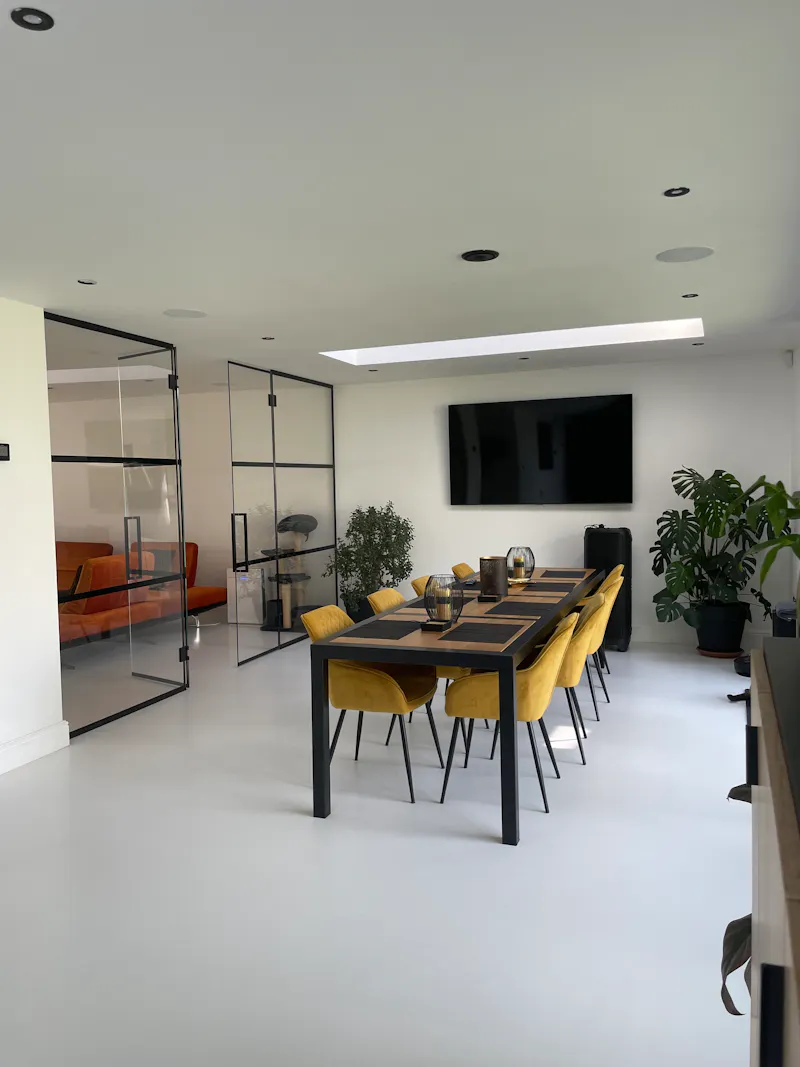 Dining room at Modern Millbrook house, K471 (photo 11)