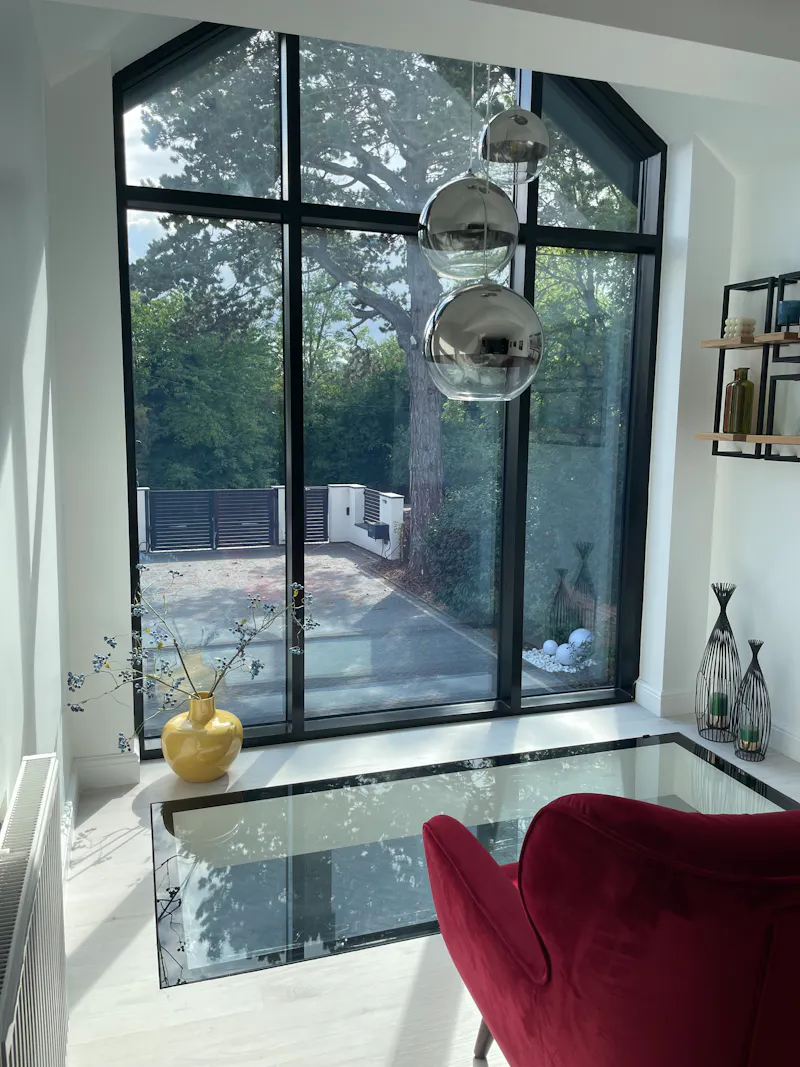Glass at Modern Millbrook house, K471 (photo 22)